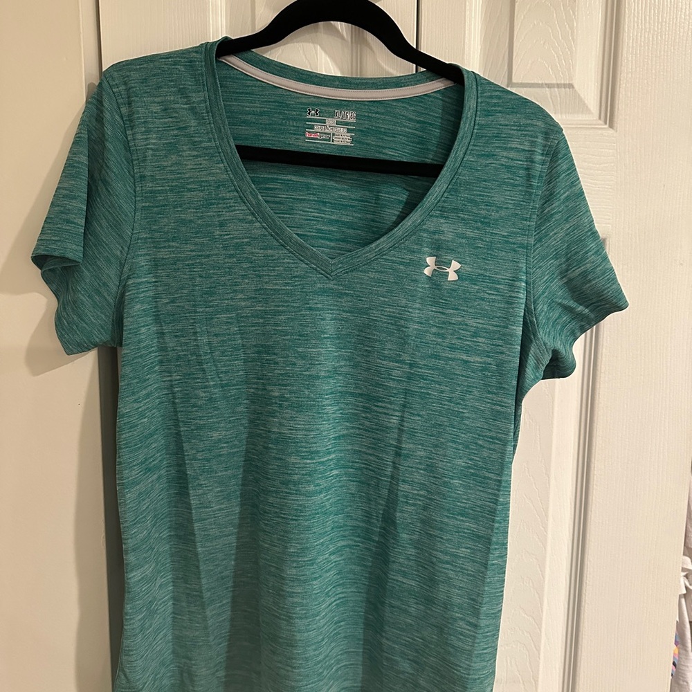 Under Armour Women's Green heat gear V-Neck Top